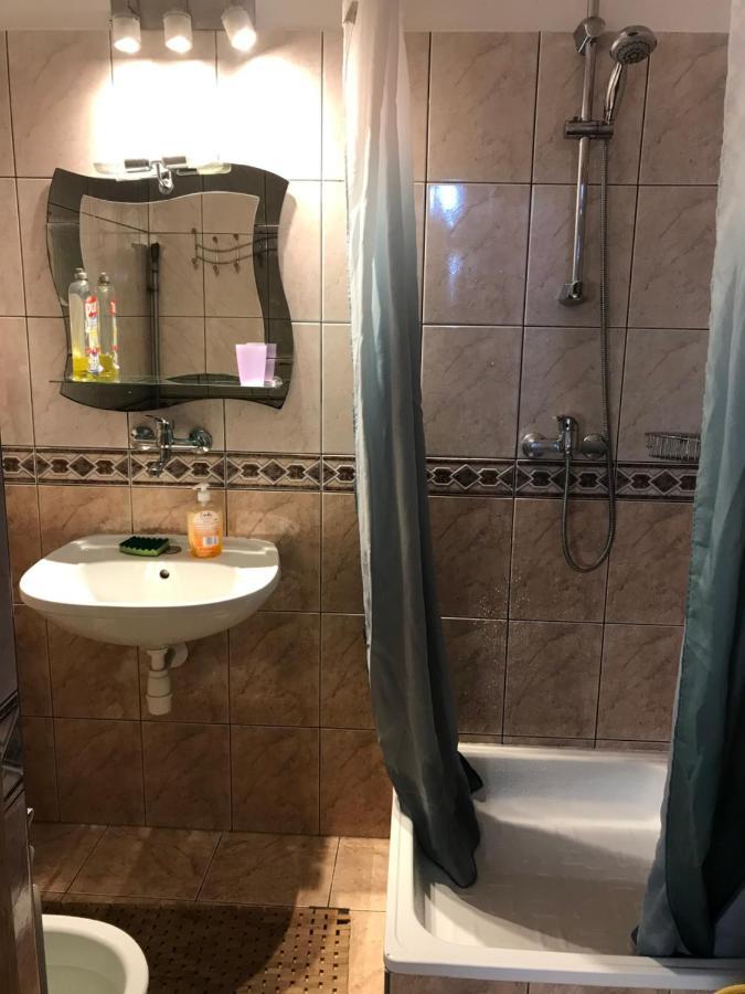 Skoczek Nie Dotyczy Noclegu W Pokoju ,w Namiocie Reczniki Woda Mineralna , Koldra Poduszki Lub Spiwory Campingplatz *