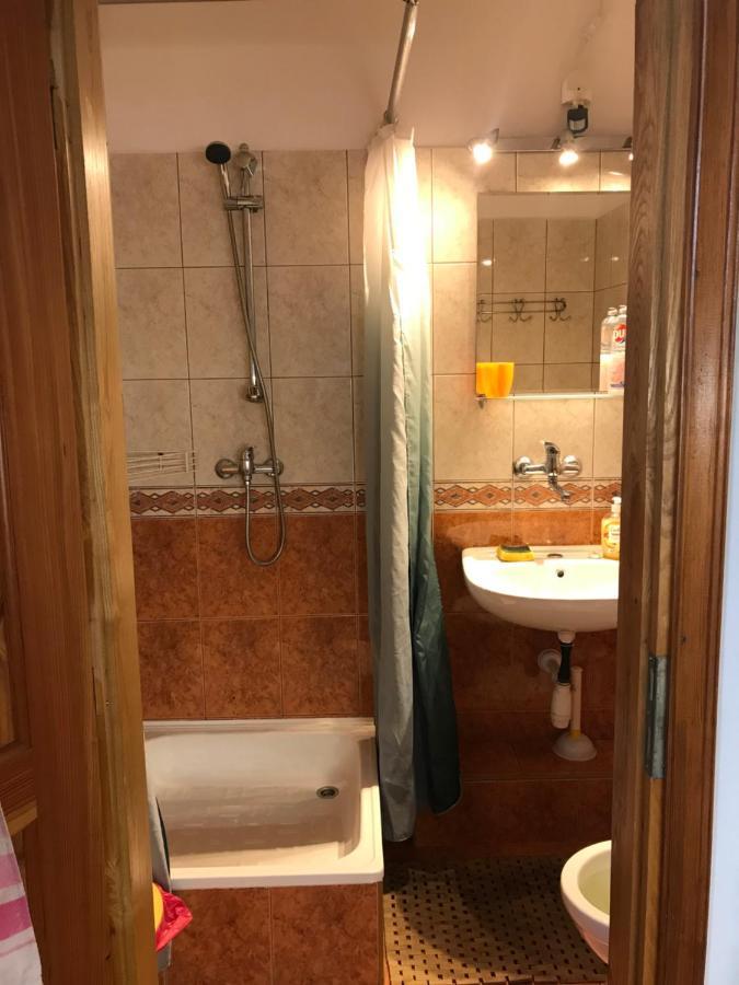 Skoczek Nie Dotyczy Noclegu W Pokoju ,w Namiocie Reczniki Woda Mineralna , Koldra Poduszki Lub Spiwory Campingplatz